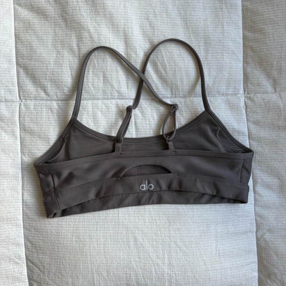 Alo Airlift Intrigue Bra Olive Tree - Picture 3 of 3